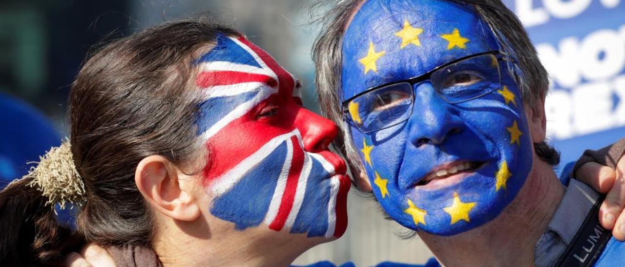 Activistas contra el &#039;brexit&#039;, en una manifestación en Bruselas.