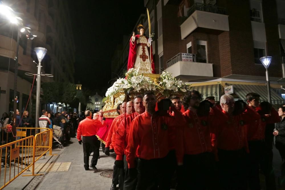 Algunas de las imágenes decanas de la Semana Santa se acercaron al mar y los paseos en Martes Santo