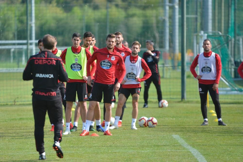 Los jugadores se entrenan en una nueva sesión a las órdenes de José Luis Martí en las instalaciones de la ciudad deportiva de Abegondo.