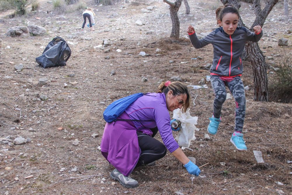 Voluntarios recogen 10 toneladas de basura de la s