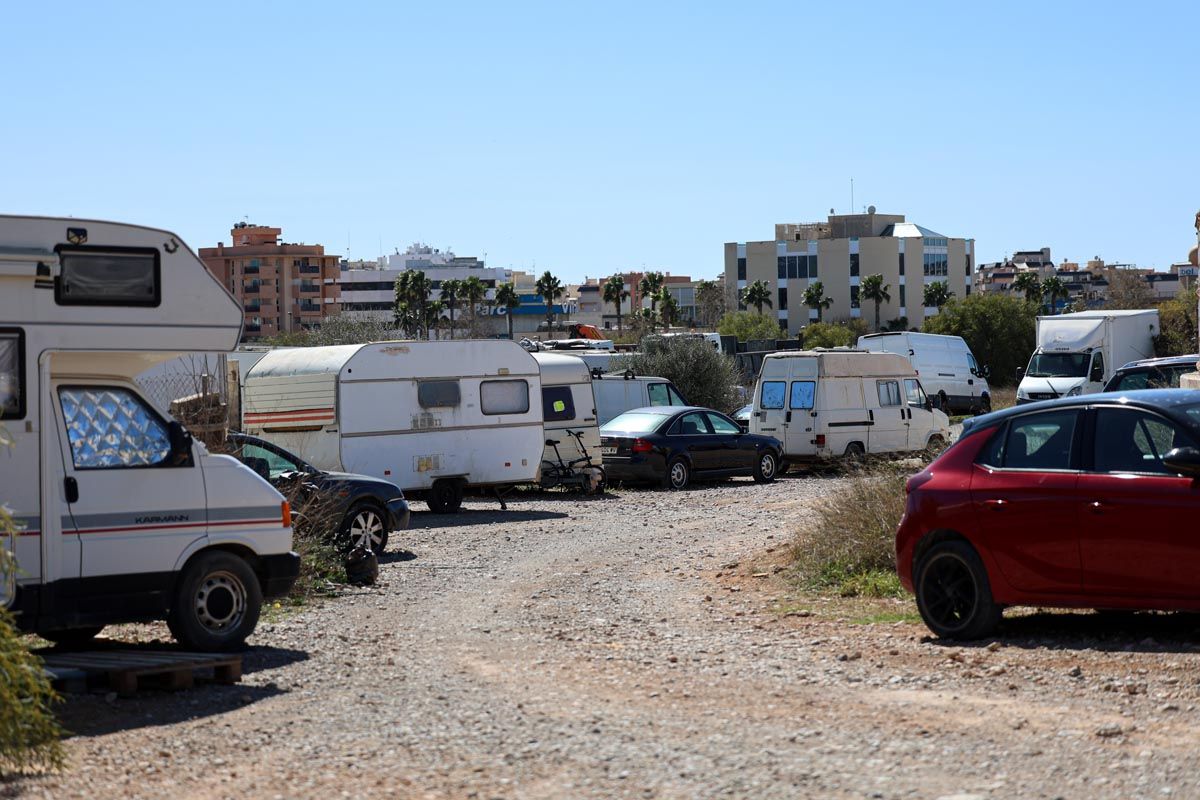 Las imágenes de las caravanas en el aparcamiento de sa Joveria de Ibiza