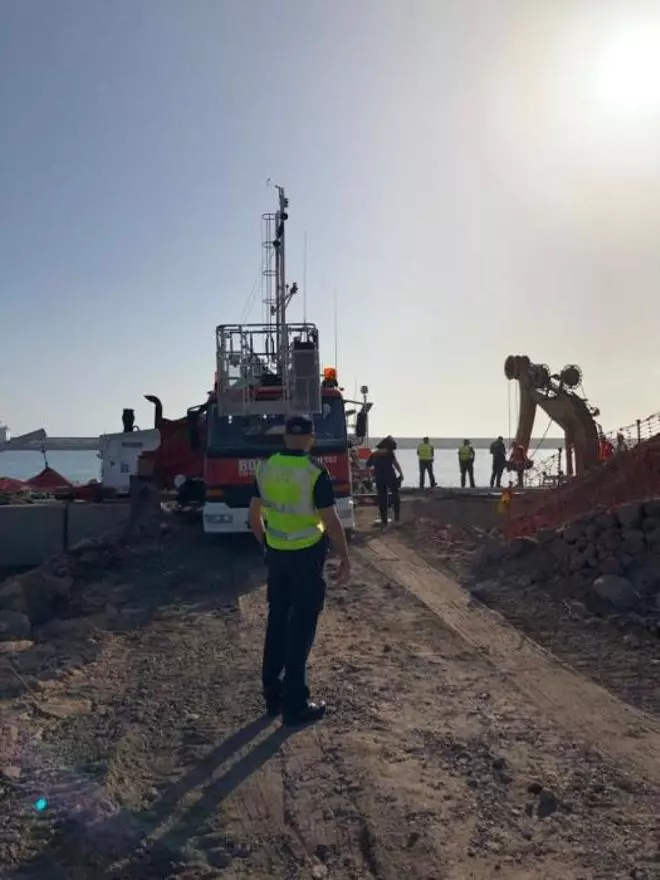 Rescate de una persona caída en la bodega de un barco