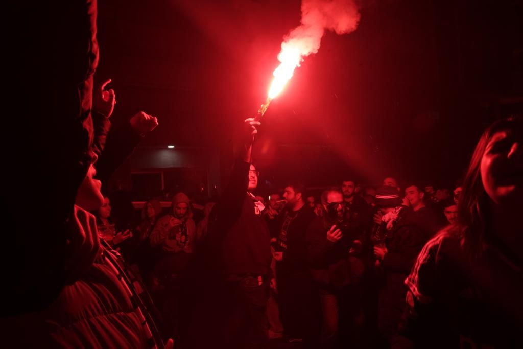 Las aficiones del Oviedo y el Sporting calientan motores antes del derbi