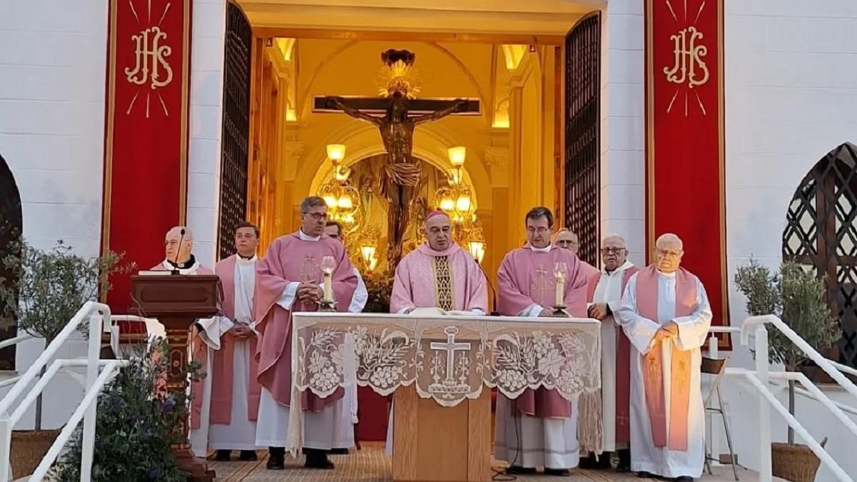 El arzobispo Enrique Benavent, en la misa de bendición de las obras.