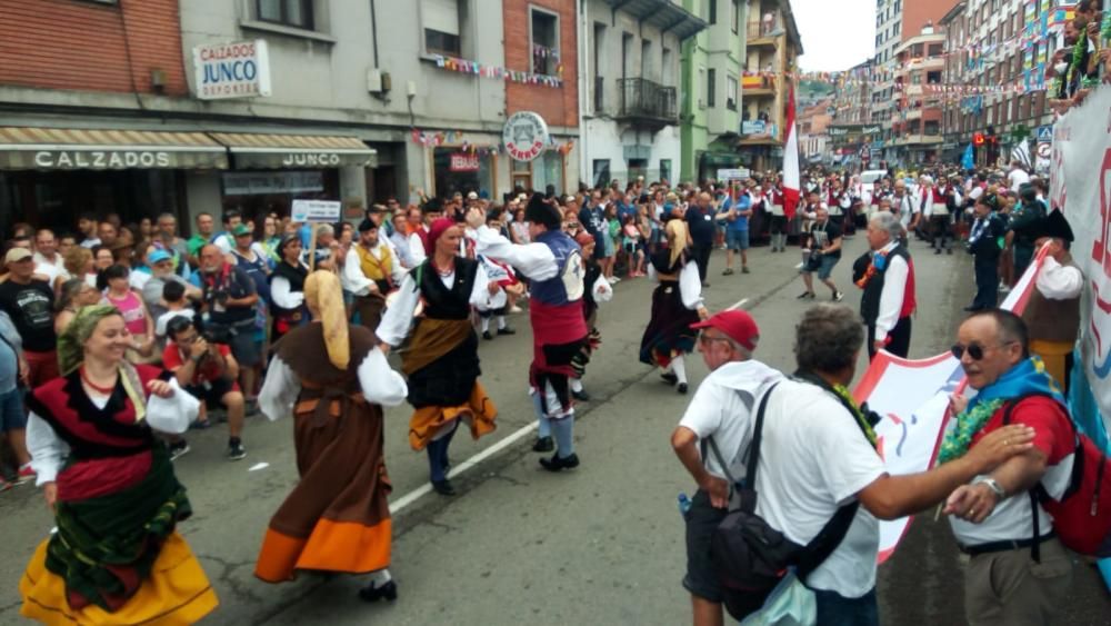 Ambiente festivo en el Descenso del Sella