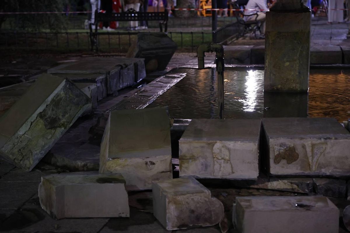 Destrozo en la plaza de la Magdalena.