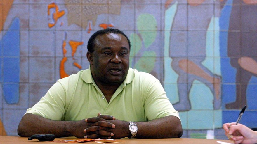Convocan una concentración para frenar el desahucio del escritor Donato Ndongo