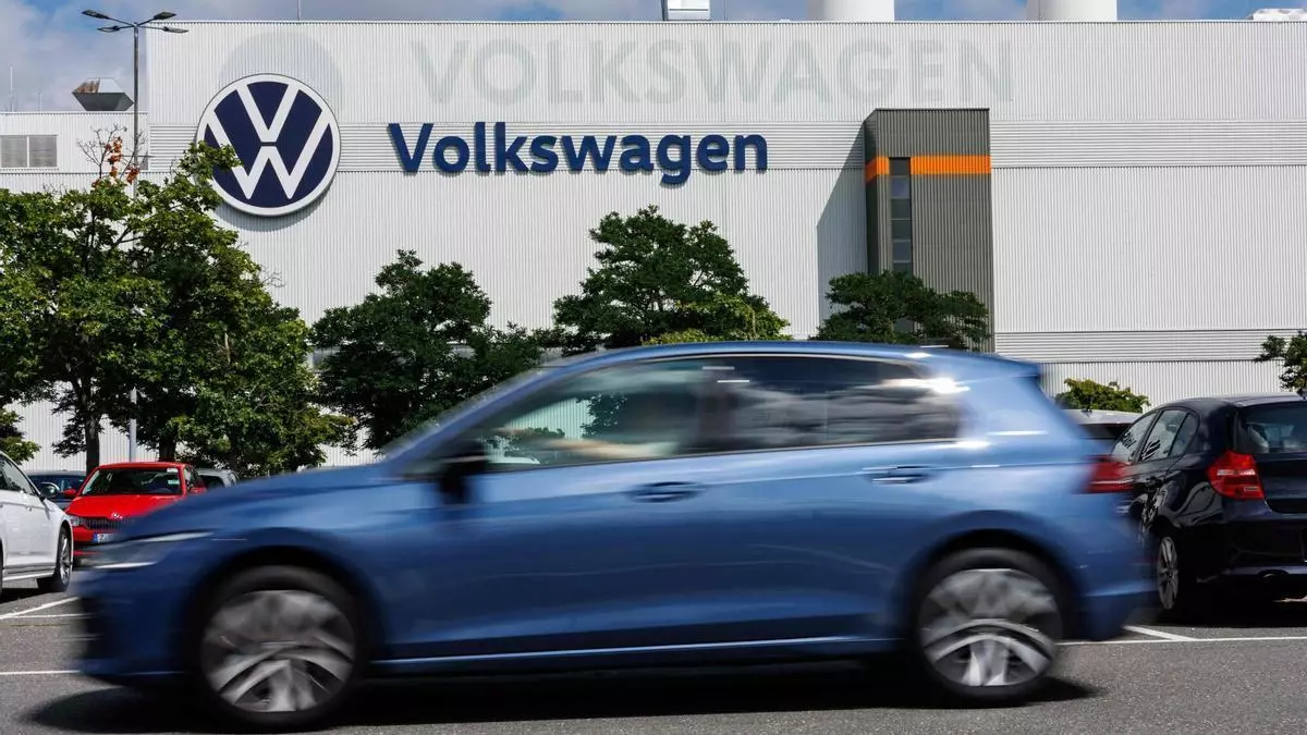 El Grupo Volkswagen recortará un 50% su gama de modelos y enfrentará el fin de la paz social con cerca de 100.000 despidos