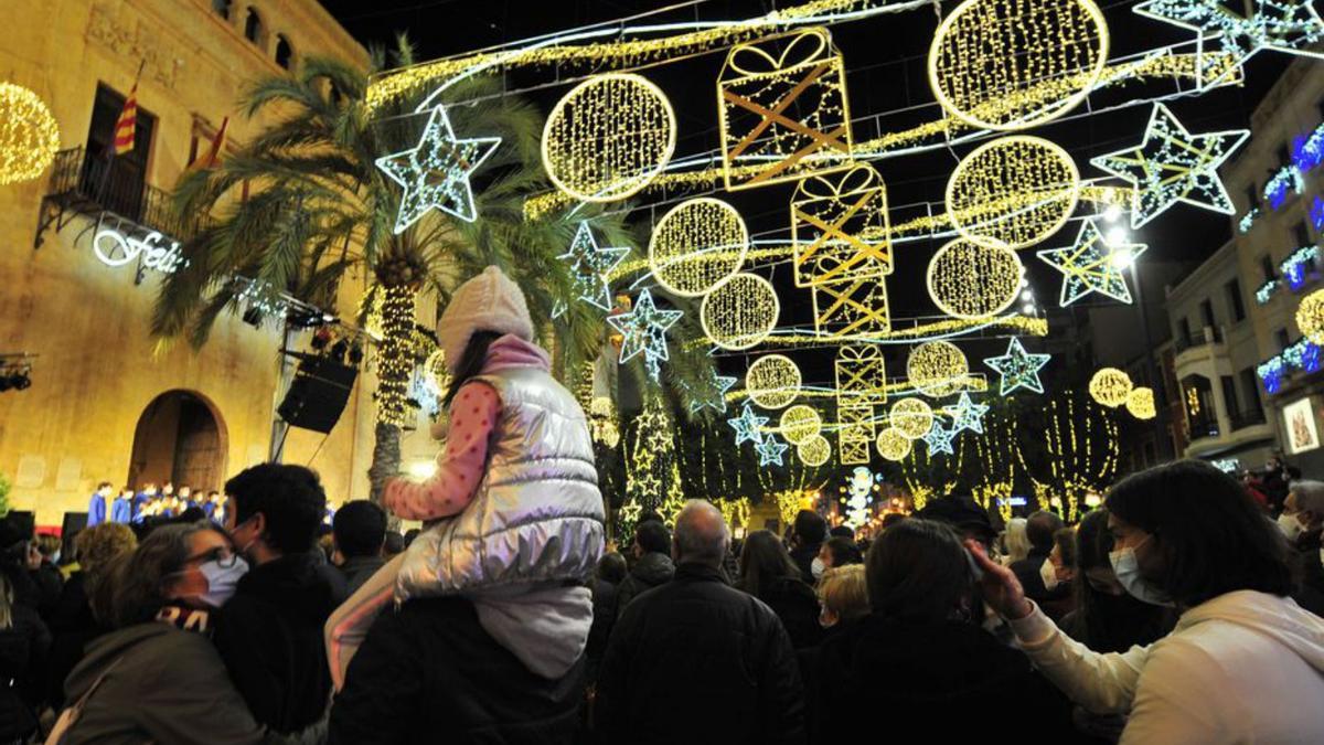 El encendido de la Plaça de Baix el año pasado. | MATÍAS SEGARRA