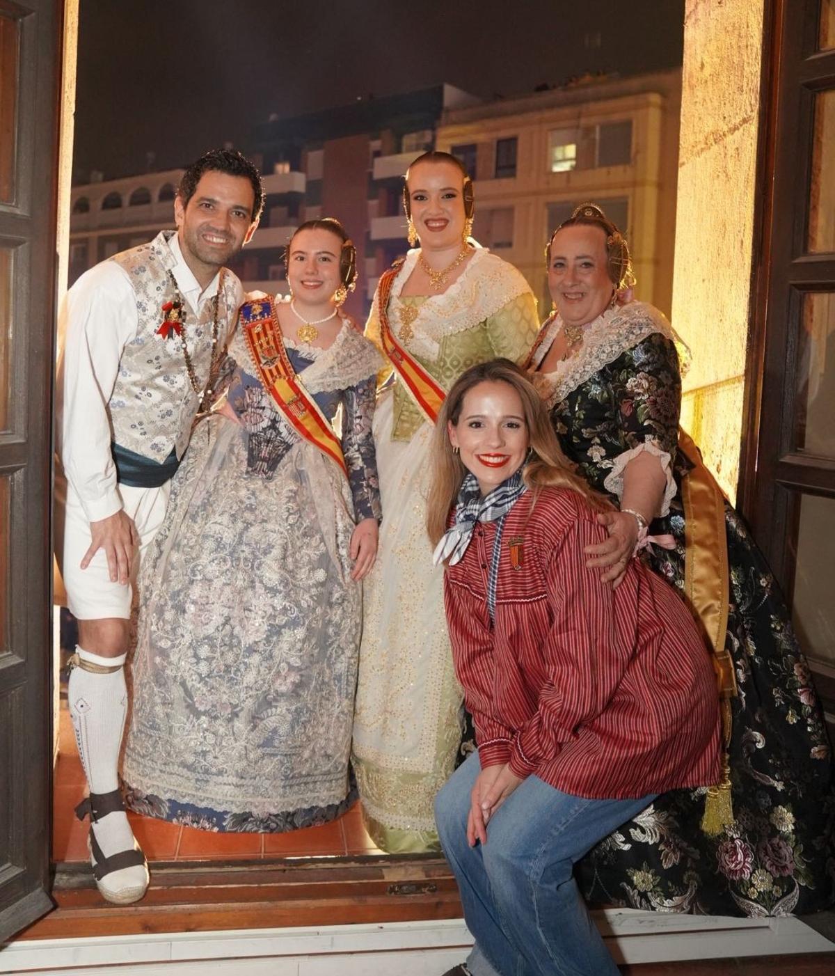 Las falleras mayores en la Crida, con el alcalde, Sagredo, y la presidenta de JLF, Amparo Jiménez.