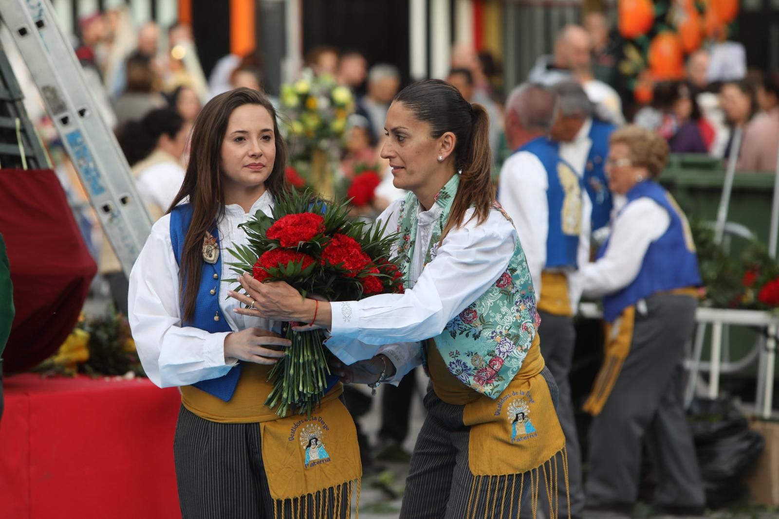 Búscate en la ofrenda a la virgen en Paterna