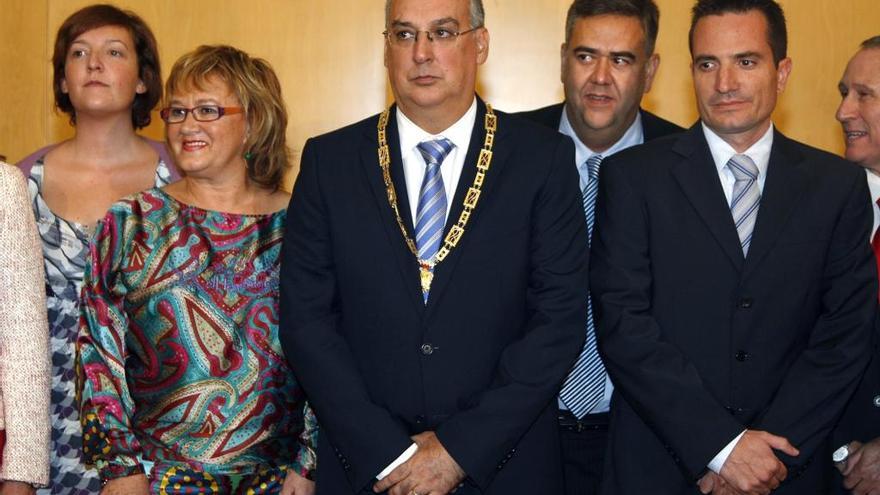 Un juzgado de Benidorm imputa al exalcalde Agustín Navarro y a dos empresarios de los opinómetros