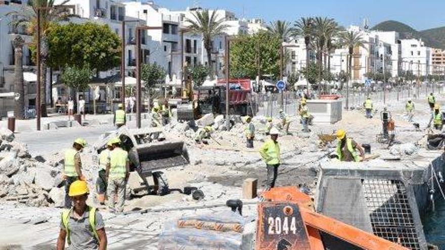 La constructora de la marina para megayates trabaja a destajo para acabar el día 30