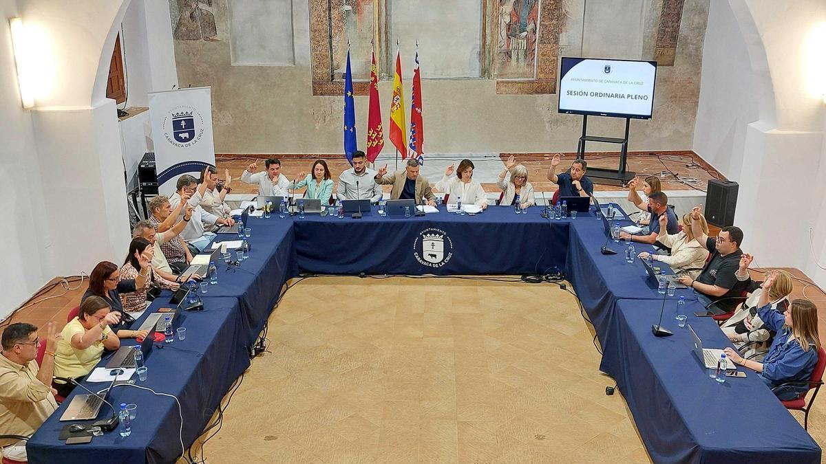 Votación de una de los puntos en la sesión plenaria de Caravaca
