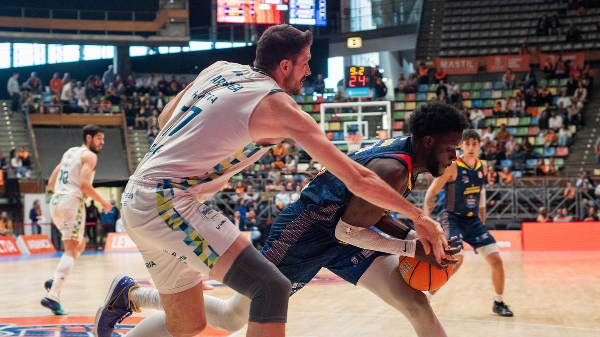 El Leyma vence al Menorca en el Coliseum y recupera la fe