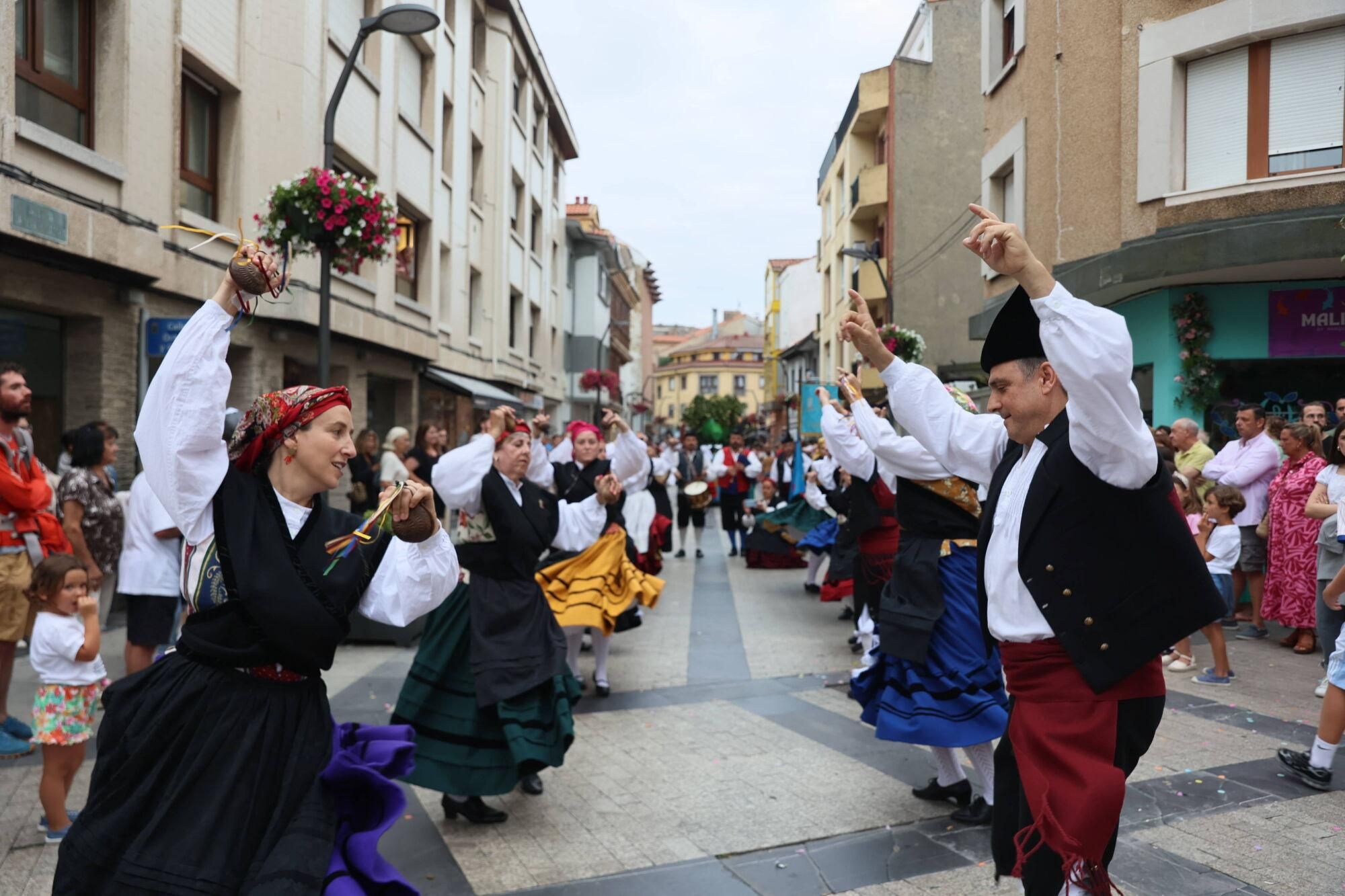EN IMÁGENES: El desfile de carrozas por las fiestas del Carmen de Luancoi