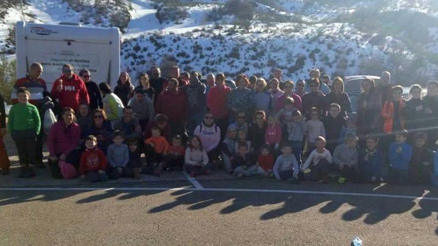 Foto de las familias en Fuentes de Invierno.