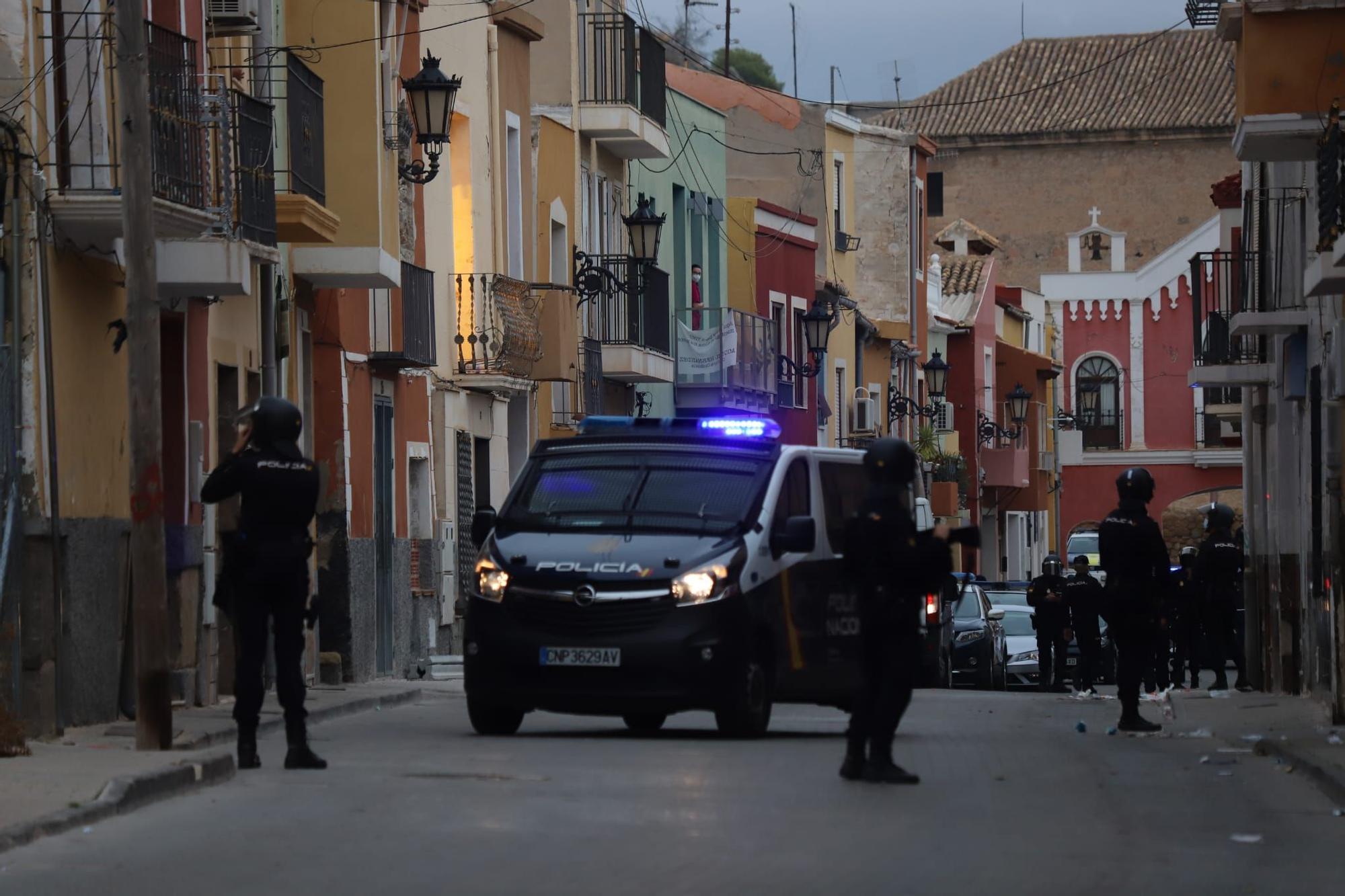 Enorme despliegue policial en una operación antidroga en la calle Arriba de Orihuela