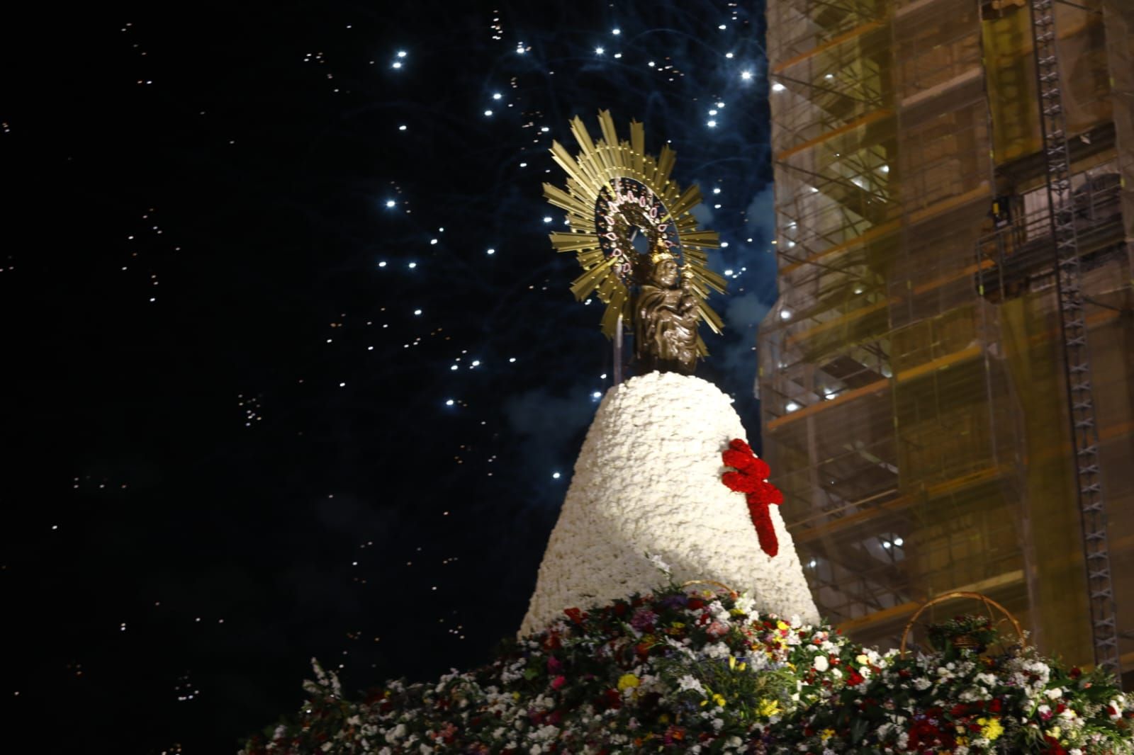 Los fuegos artificiales ponen un bonito broche final a las Fiestas del Pilar 2025