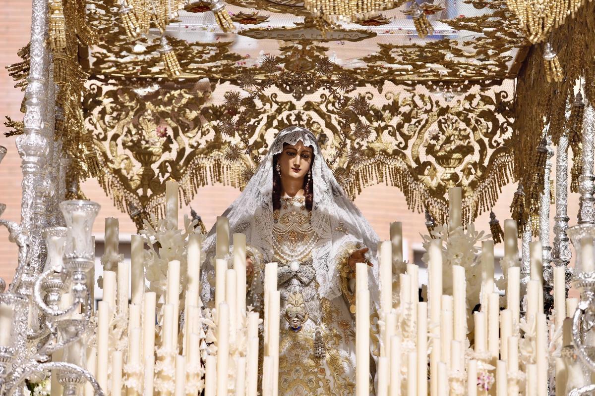 Imágenes de la salida procesional del Rocío este Martes Santo de 2025 marcado por la lluvia