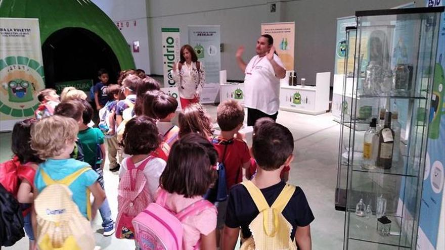 Una campaña conciencia a los escolares de lo importante que es reciclar el vidrio