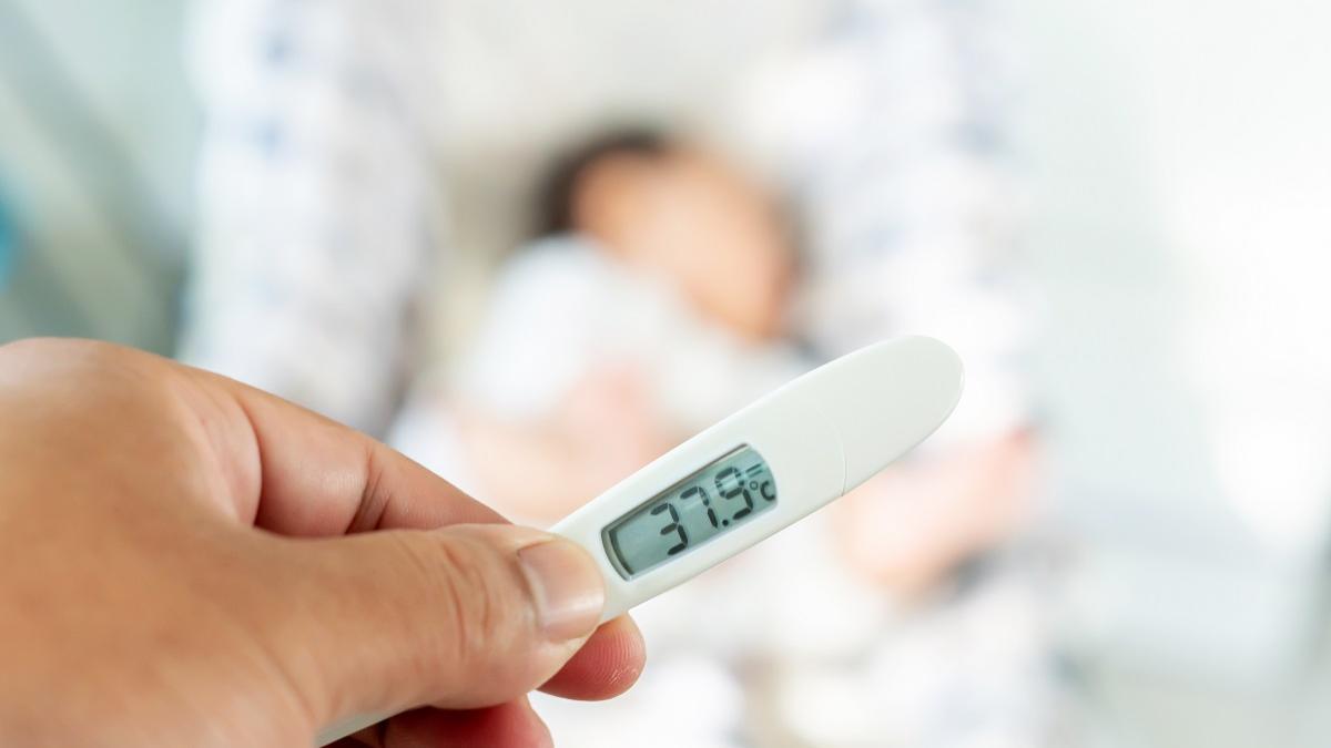 Un niño con fiebre no debería ir a la guardería.