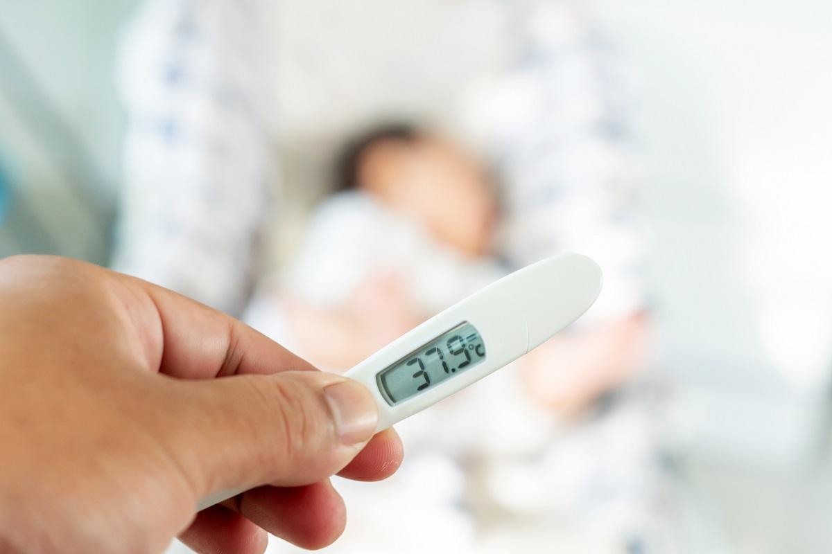 Un niño con fiebre no debería ir a la guardería.