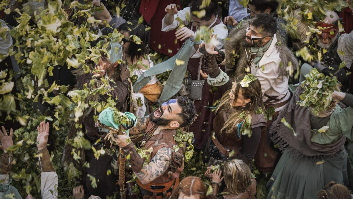 La famosa «Batalla de las Lechugas» es un espectáculo de diversión, risas y vecindad, donde todo el mundo es bien recibido.
