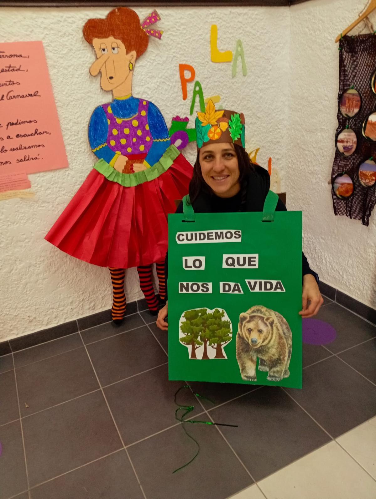 Antroxu intergeneracional en Llastres, con el alumnado y el profesorado del colegio Matemático Pedrayes