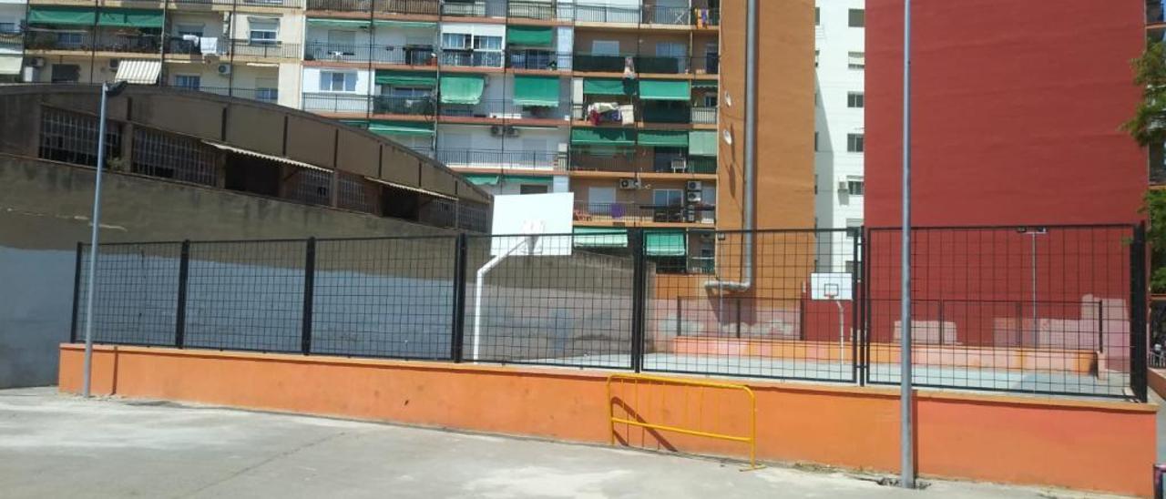 La Creu del Grau estrena iluminación &quot;antiviolación&quot; en las pistas deportivas