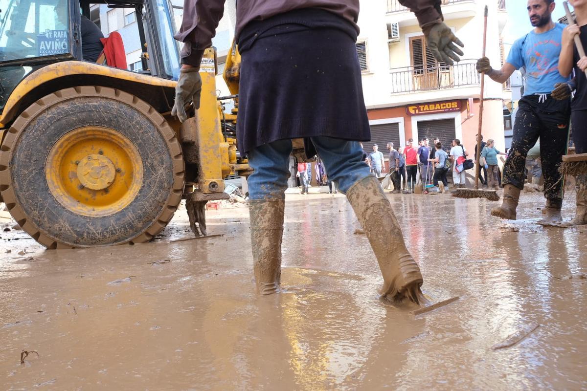 Así están siendo las labores de limpieza en Chiva tras la DANA Así están siendo las labores de limpieza en Chiva tras la DANA