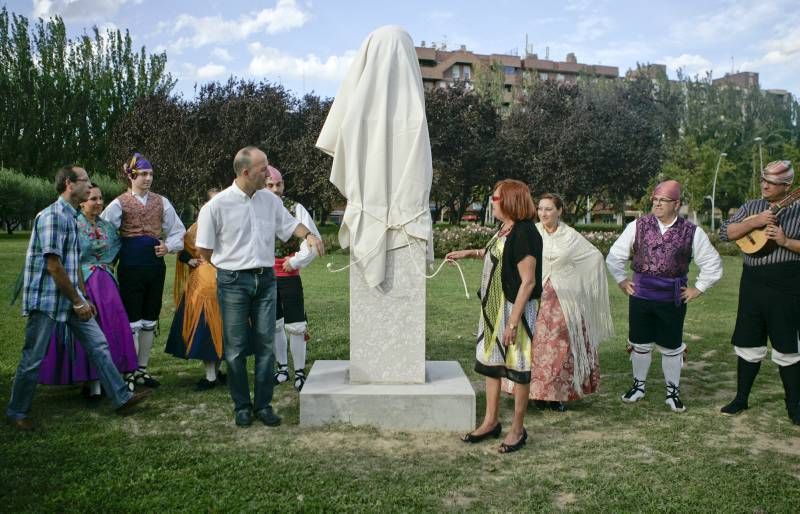 Inauguración de la escultura al jotero Mariano Arregui