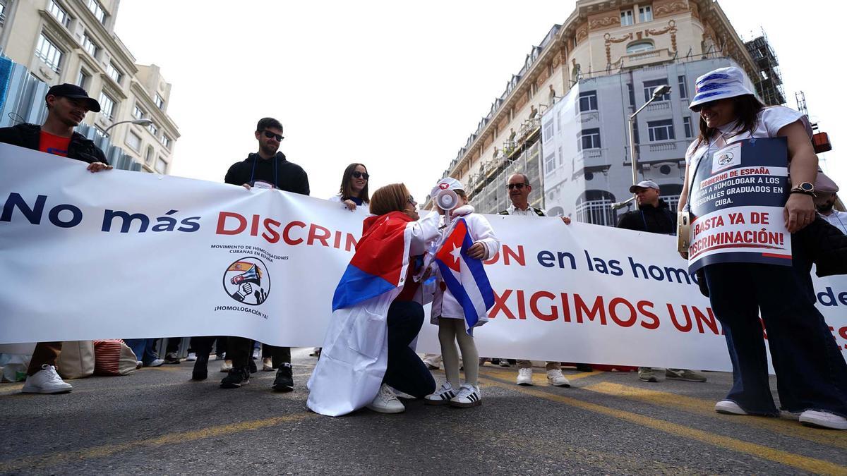 Manifestación en Madrid del colectivo Homologación Justa Ya.