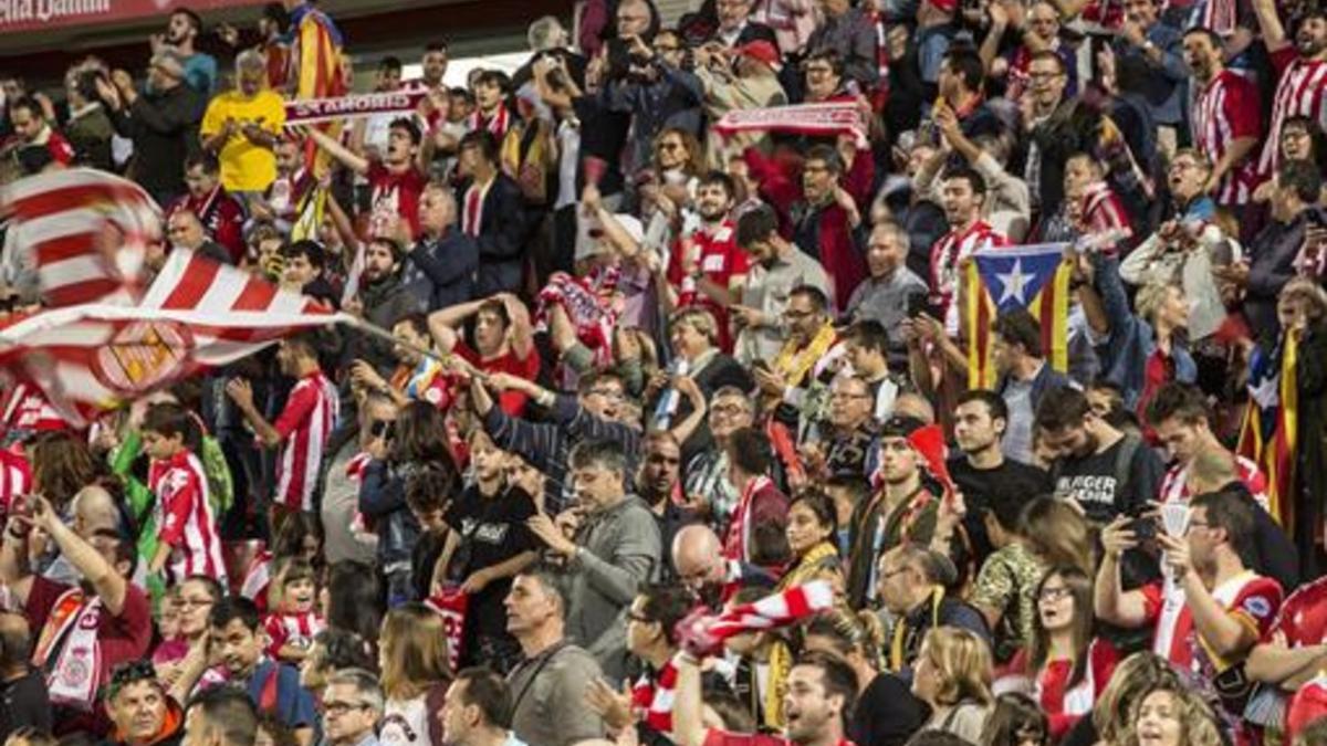 Aficionados del Girona, en las gradas de Montilivi, en el partido contra el Madrid.