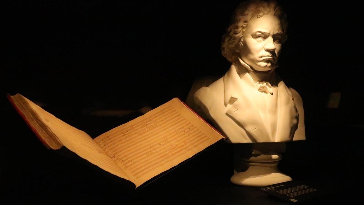 El largo viaje de la Novena de Beethoven a Berlin: dividida y reunificada.