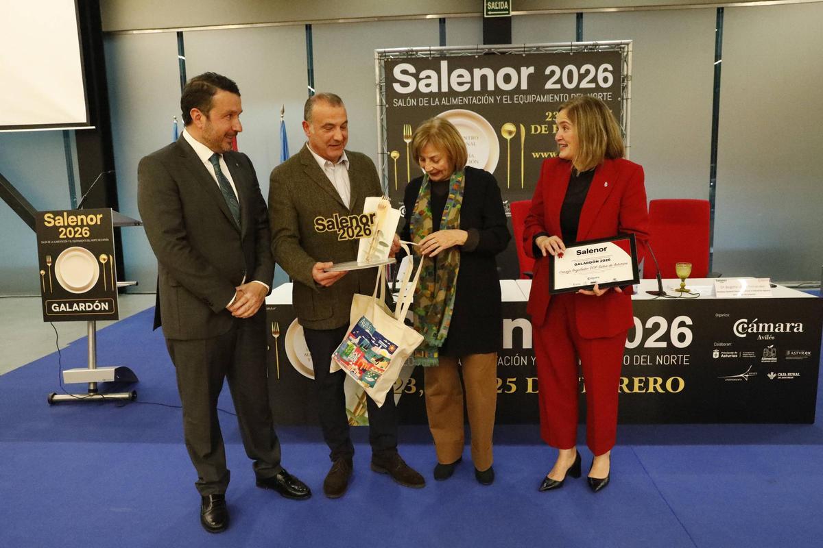 Un momento de la entrega del galardón.