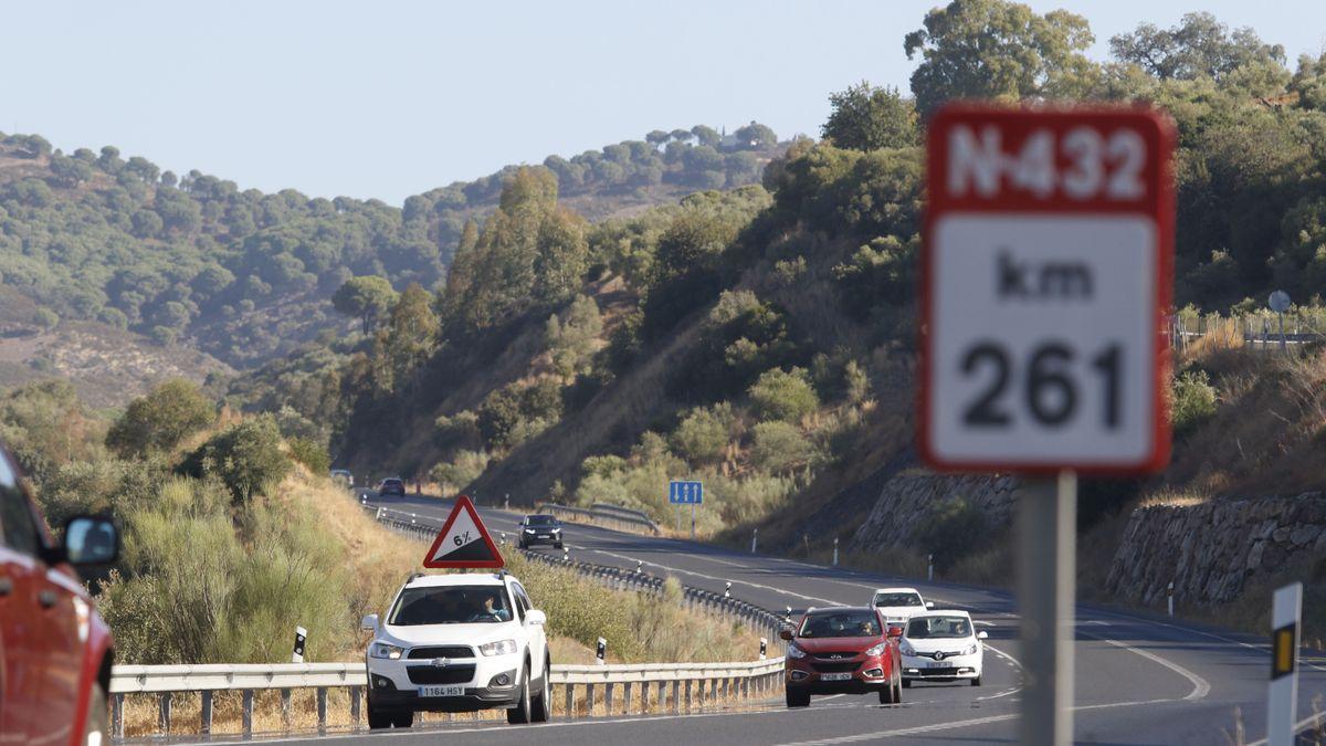 Imagen de la carretera N-432 en su trazado por la provincia de Córdoba.