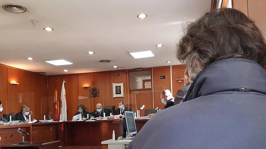 El condenado, durante el juicio.