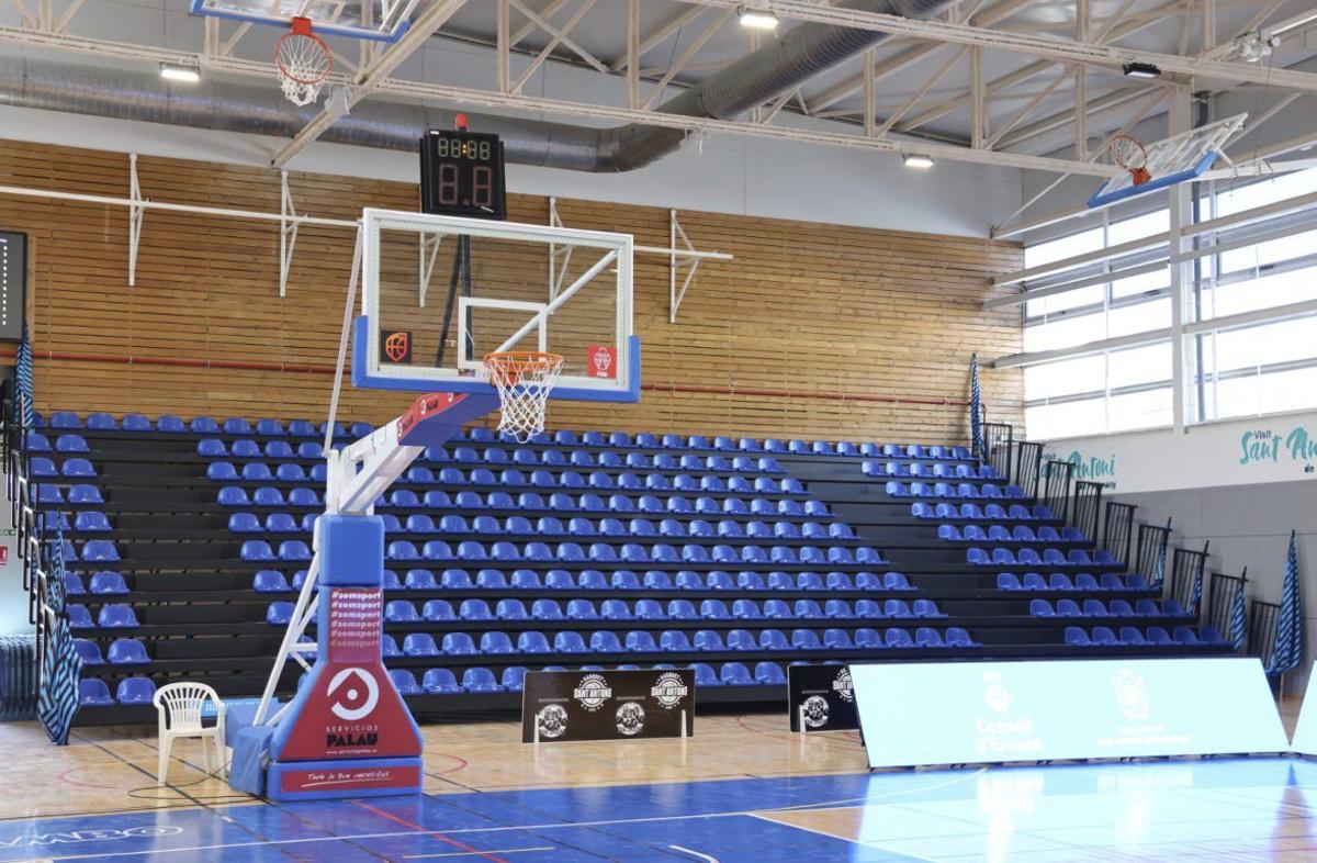 El Pabellón Siroko Sa Pedrera, en el Complejo Deportivo de Can Coix, cuenta con nuevas gradas.