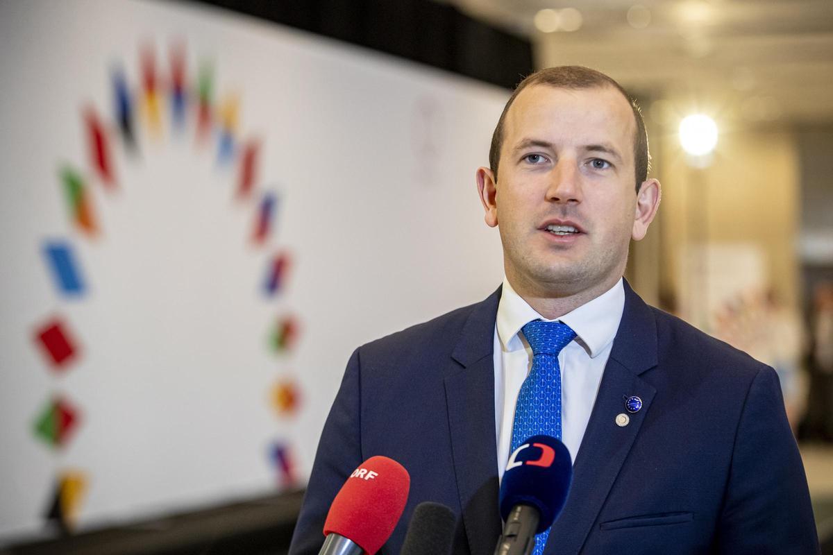 El comisario de Medio Ambiente da la voz de alarma por el declive de los polinizadores