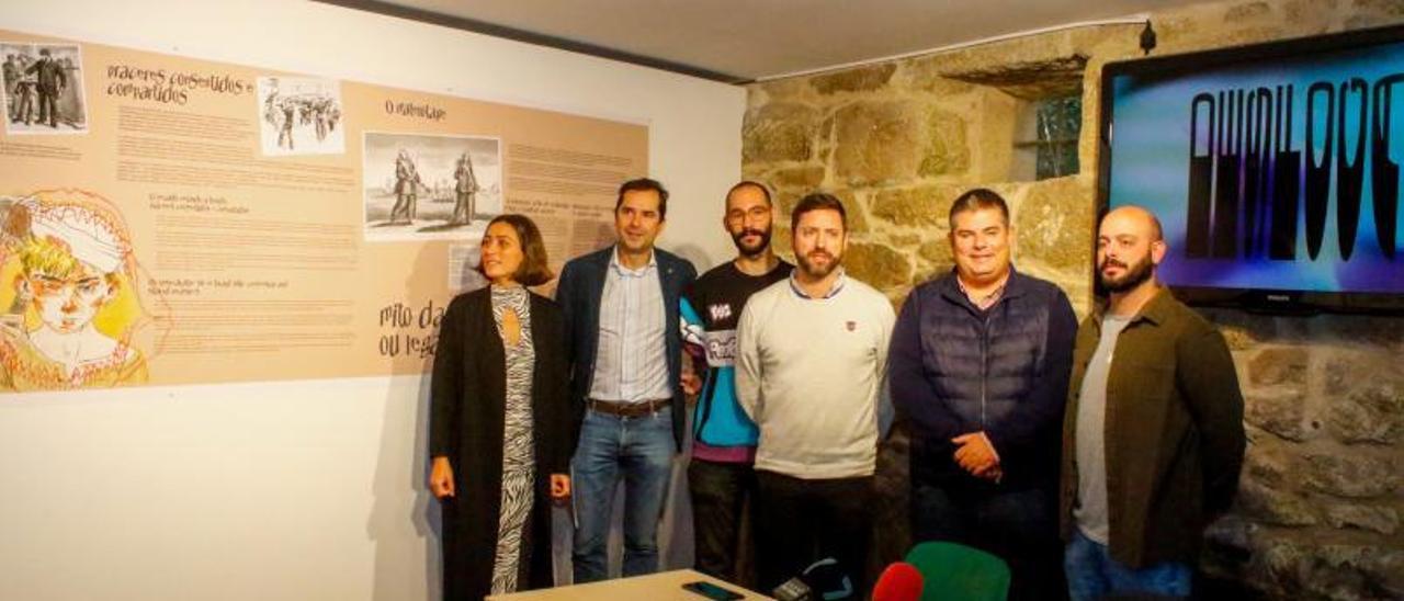 Organizadores y autoridades, ayer en el pazo de Torrado, donde está la exposición de Víctor Ramírez.   | // IÑAKI ABELLA