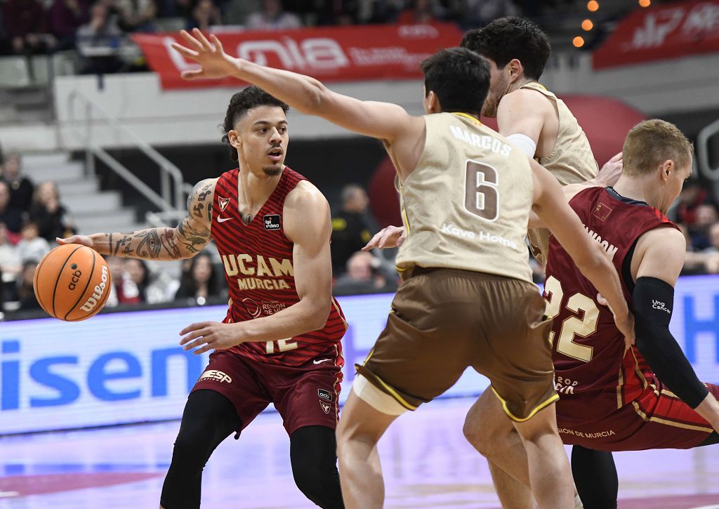 Todas las imágenes del partido del UCAM Murcia contra el Bàsquet Girona