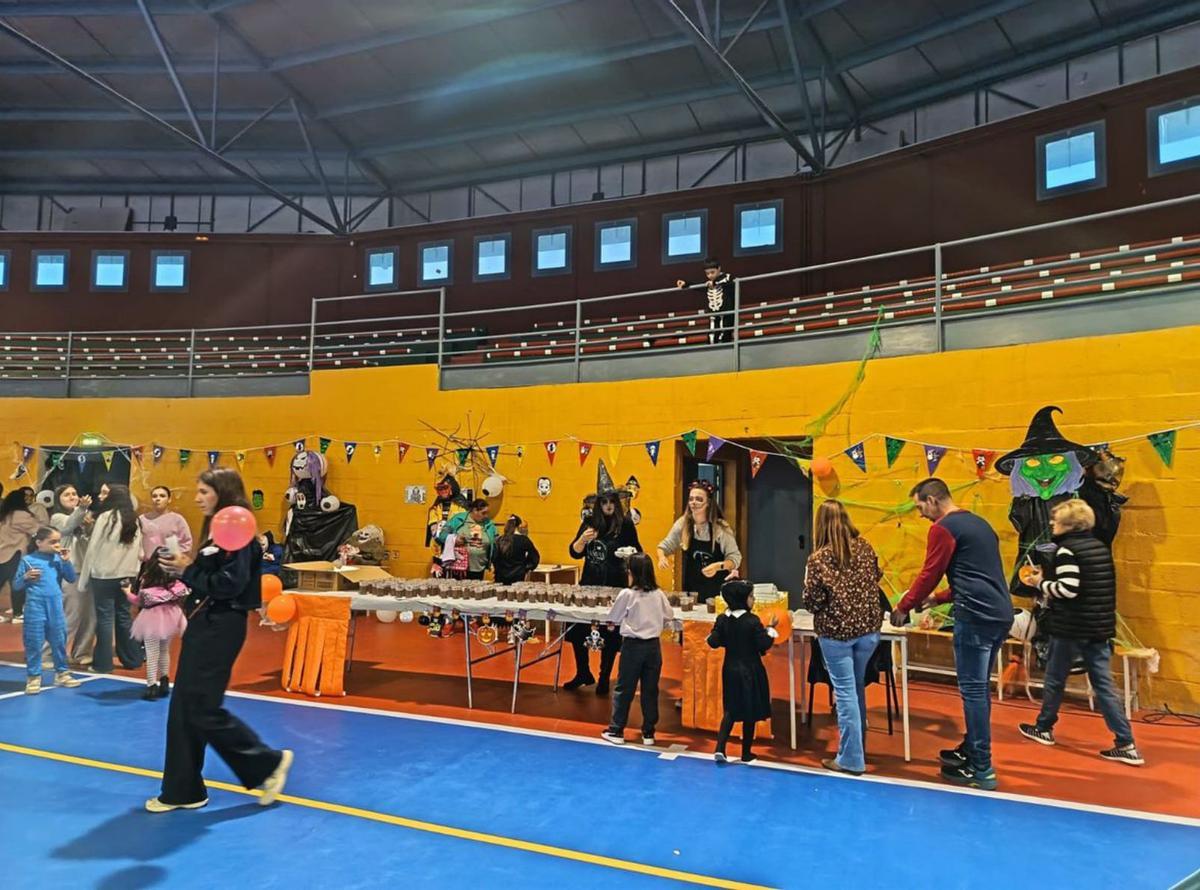 En Alfamén, la fiesta comenzó con un delicioso chocolate caliente preparado por el AMPA.  | SERVICIO ESPECIAL