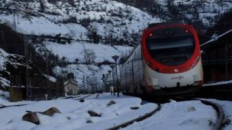 Cortado el tráfico ferroviario entre Asturias y León por la nieve