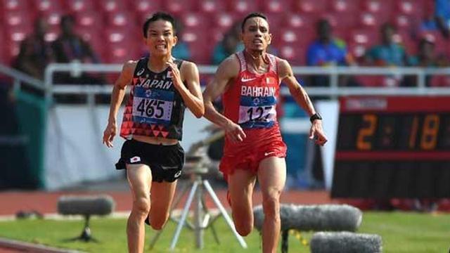 Momento del polémico sprint entre Inoue y Elabassi.
