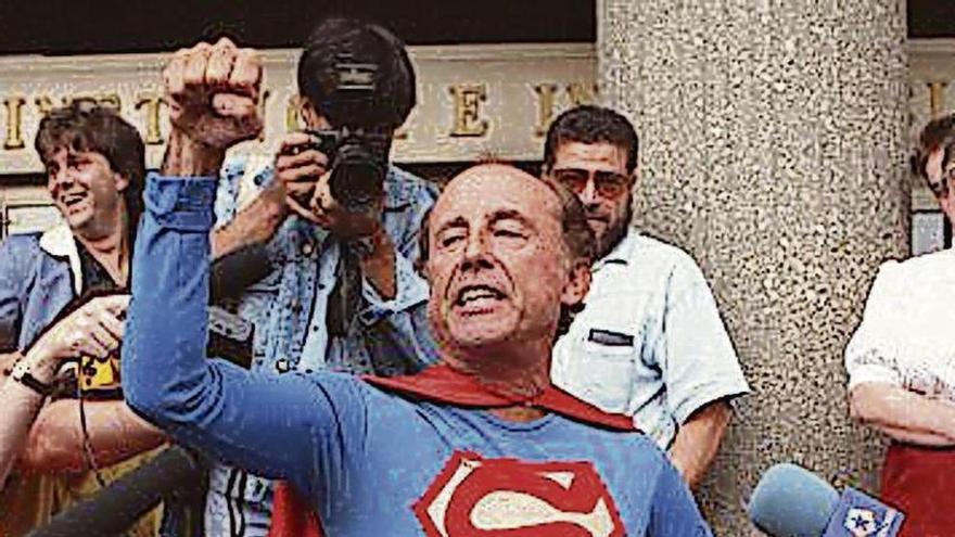 Ruiz-Mateos, disfrazado de Superman en una aparición pública