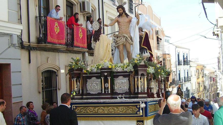 La imagen de Cristo Resucitado, en su recorrido por las calles de Rute.