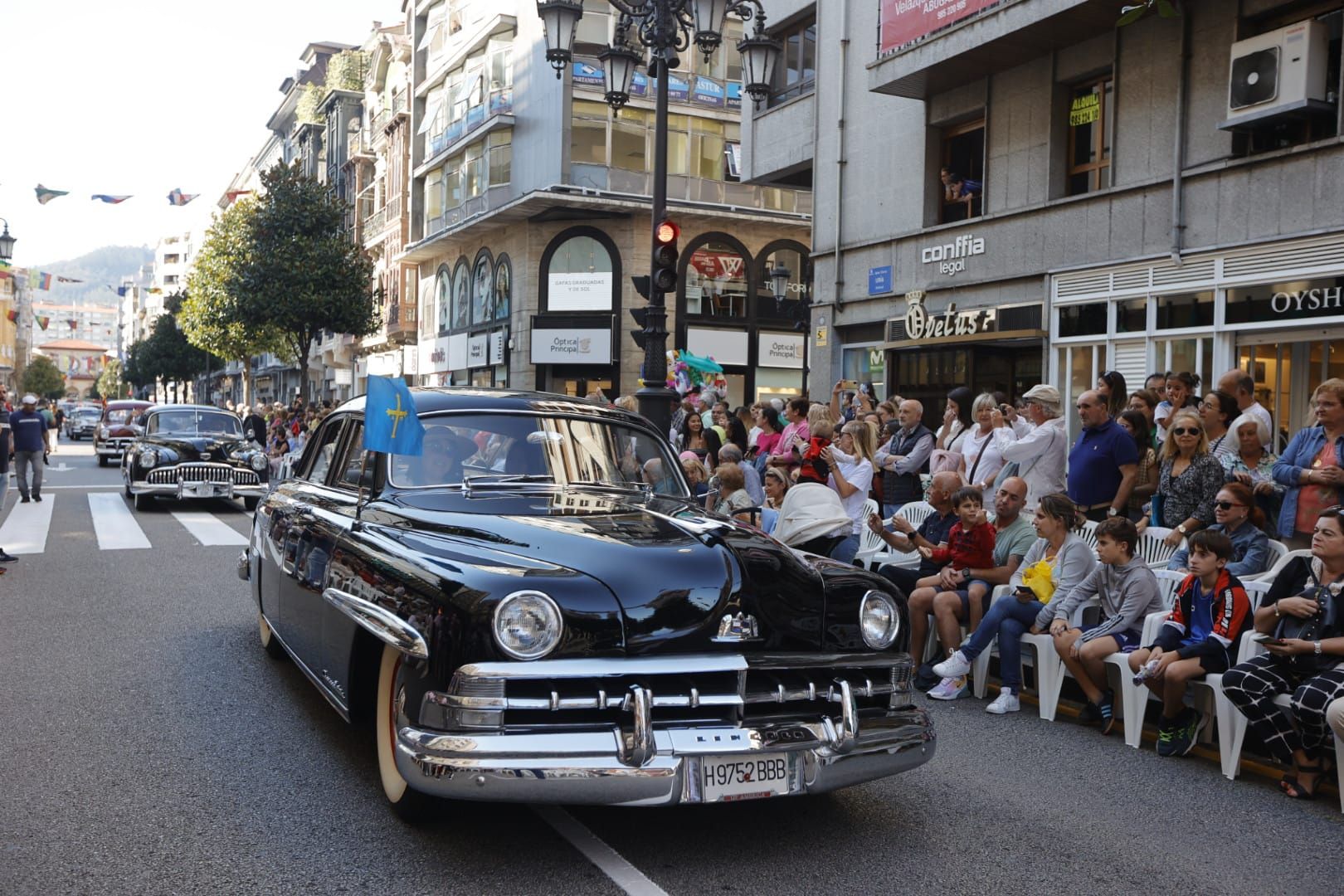 En Imágenes: El Desfile del Día de América llena las calles de Oviedo en una tarde veraniega