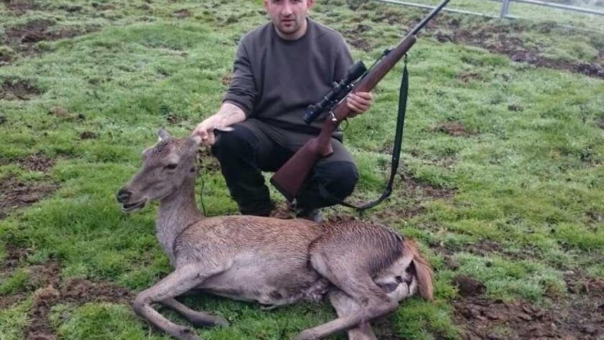 La cuadrilla de Barreras (Valdés) abatió un ejemplar de 142 kilos