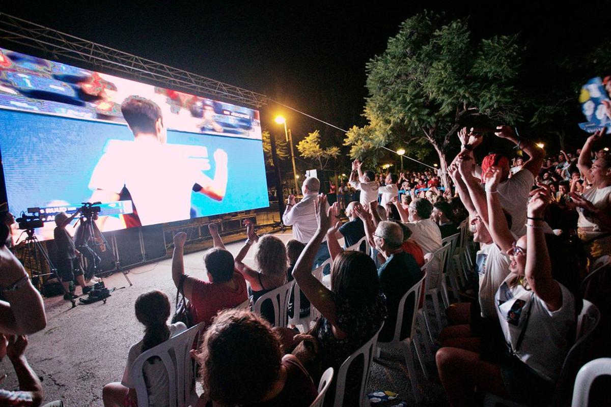Los vecinos de El Palmar sigue a Alcaraz a través de una pantalla gigante